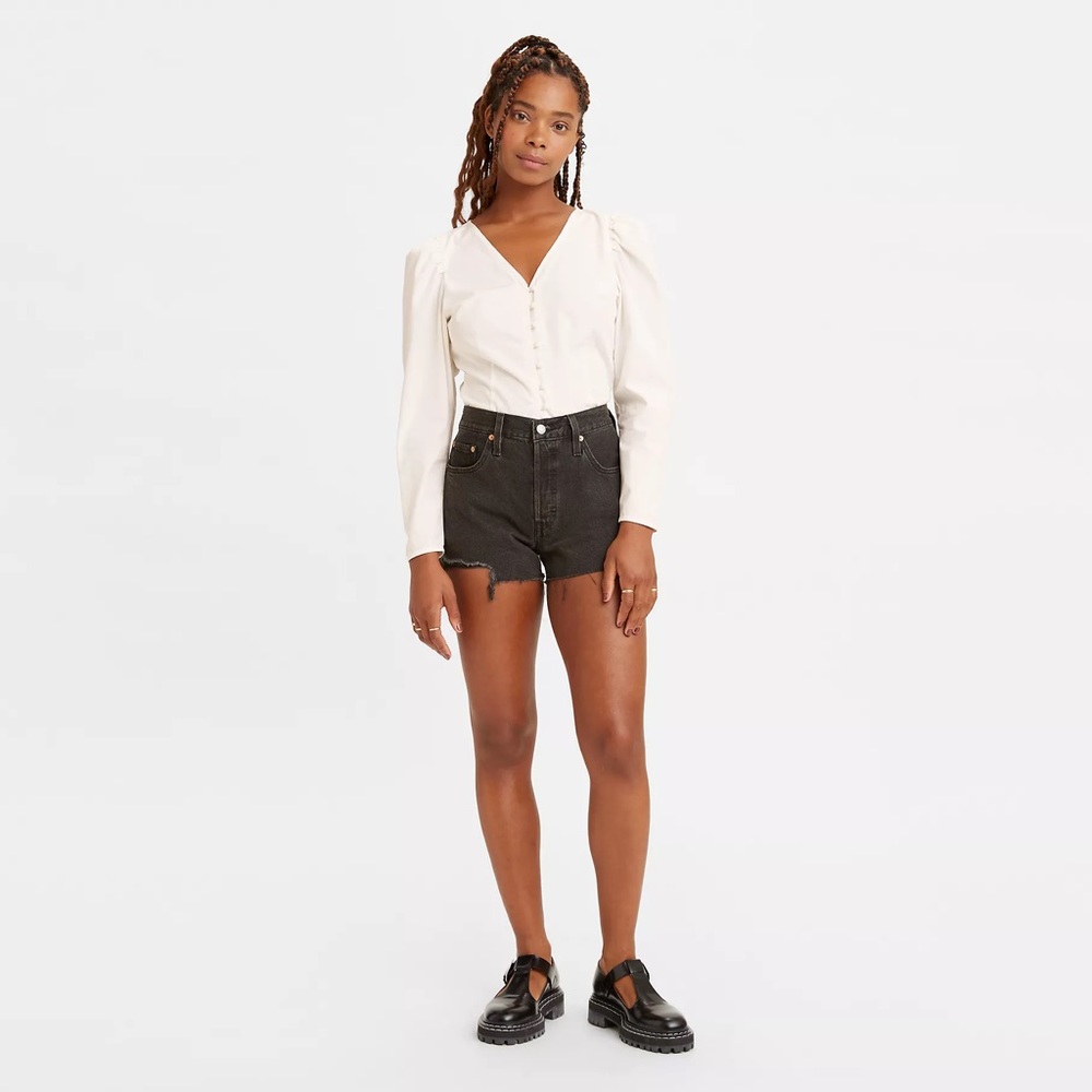 Black 501 Levi’s shorts